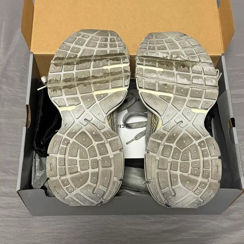 [BUNJANG] Balenciaga 3XL Eggshell Light Beige / [41C] 발렌시아가 3XL 에그쉴 라이트 베이지 초판