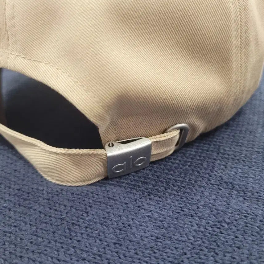 [BUNJANG] Aro Yoga Ball Cap Hat Beige/Brown / 알로 요가 볼캡 모자 베이지/브라운