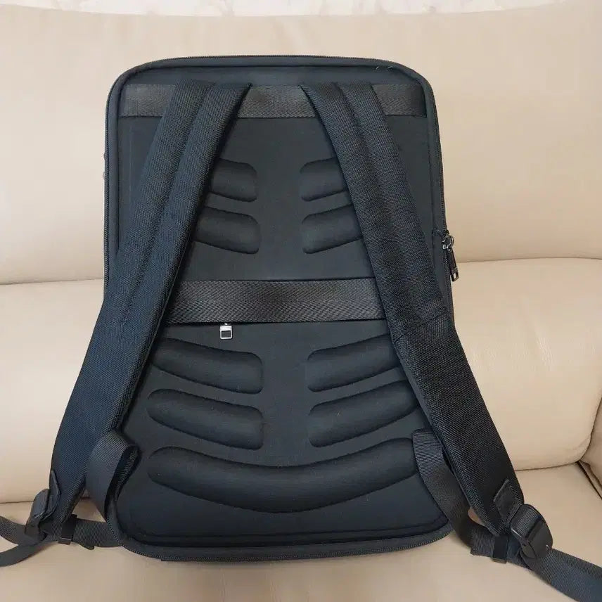 [BUNJANG] Laptop Backpack with Lock / 하드 백팩(노트북 보호/잠금장치)
