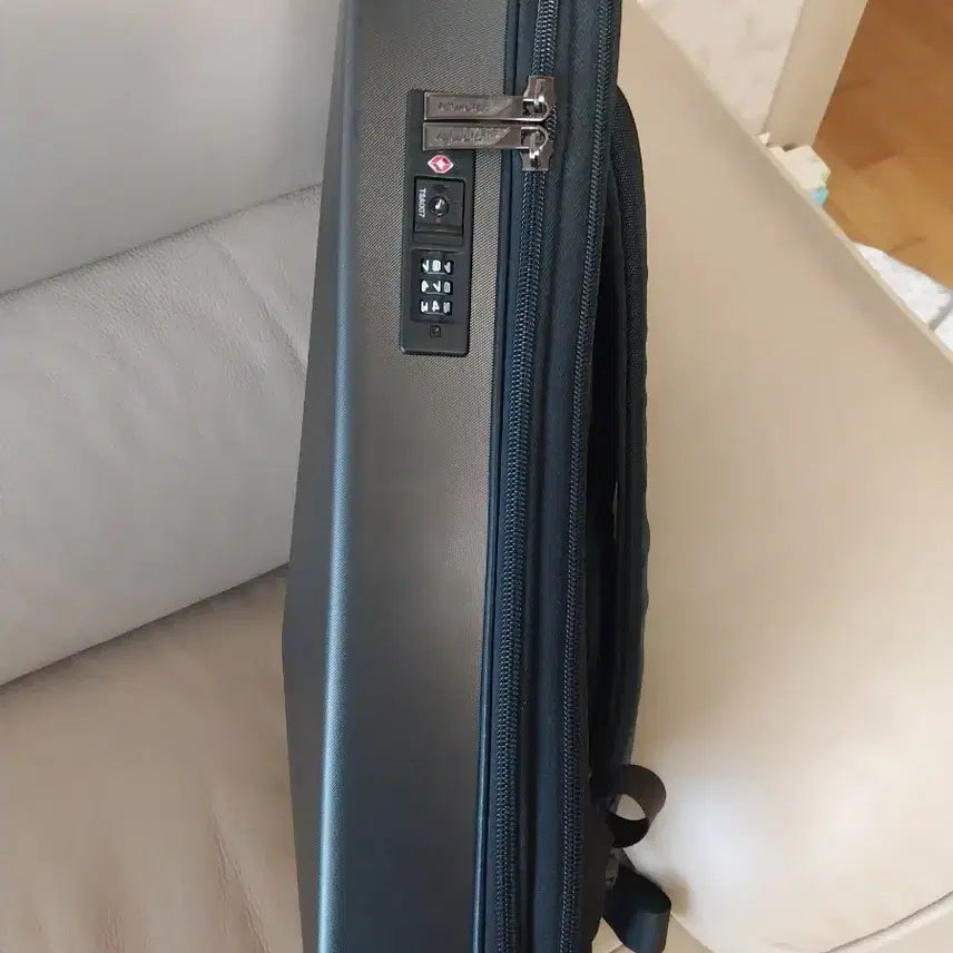 [BUNJANG] Laptop Backpack with Lock / 하드 백팩(노트북 보호/잠금장치)