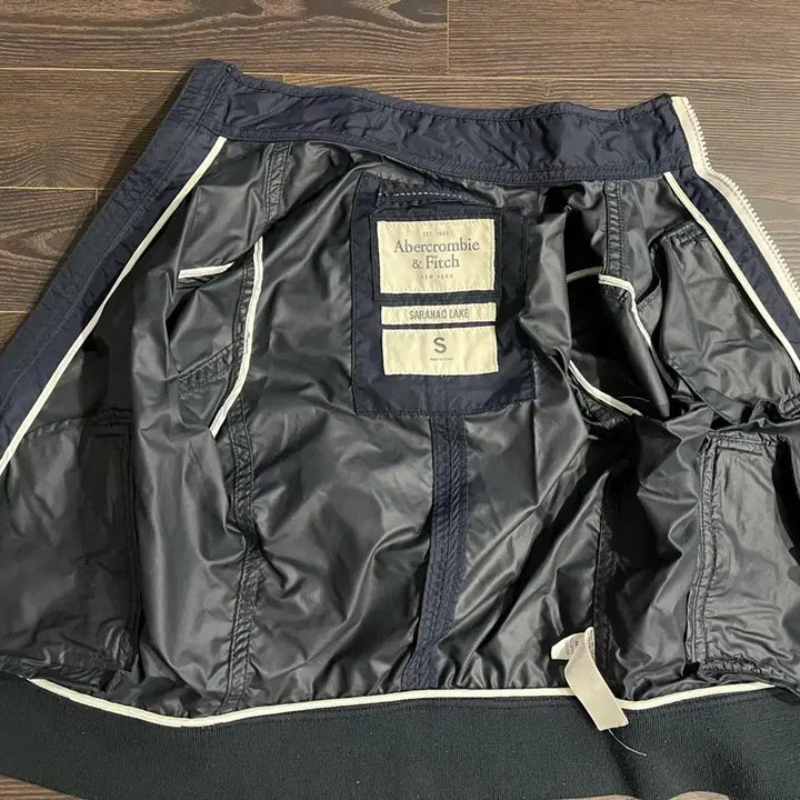 [BUNJANG] Abercrombie Navy Quilted Padded Jumper M / 아베크롬비 네이비 퀼팅 패딩 점퍼 M