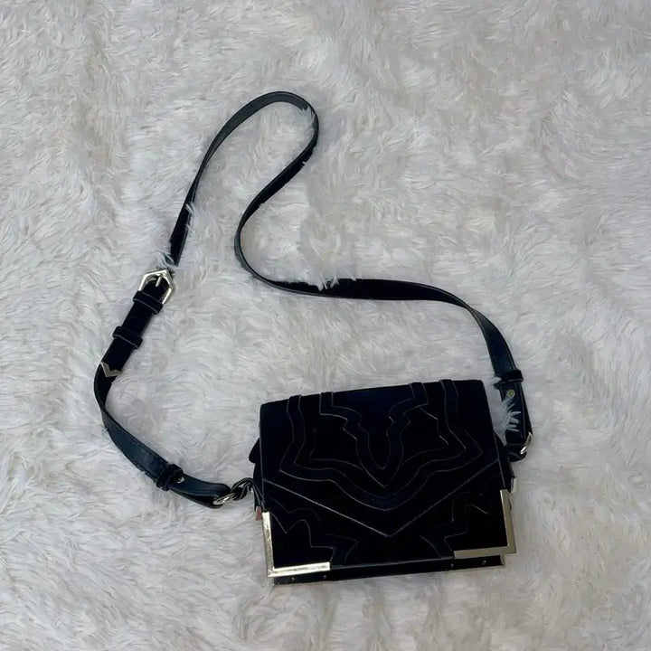 [BUNJANG] Zara Velvet Crossbody Bag / 자라 벨벳 크로스백