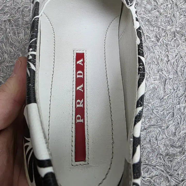 [BUNJANG] Prada Leather Slip-ons (EU 37) / 정품] 프라다 레더 슬립온 EU37/240