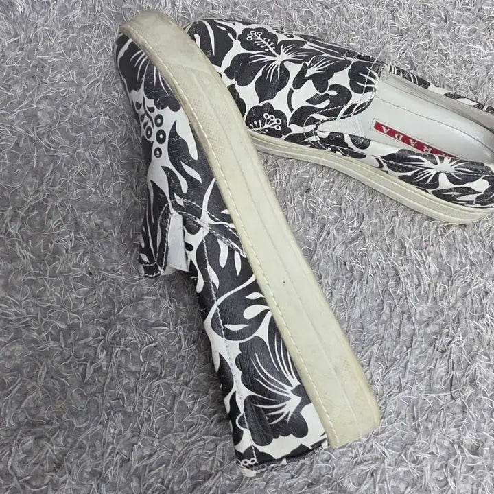 [BUNJANG] Prada Leather Slip-ons (EU 37) / 정품] 프라다 레더 슬립온 EU37/240