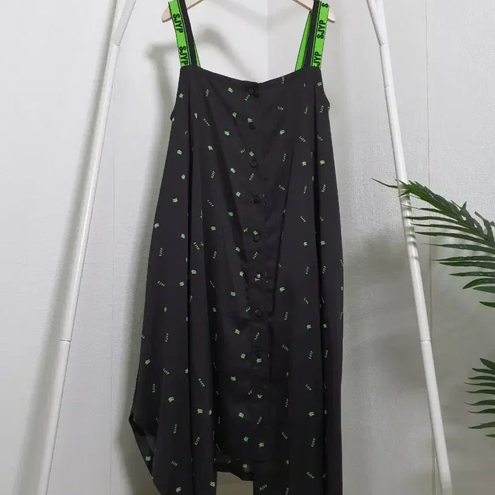 [BUNJANG] SJYP Dino Print Strapped Gored Dress / 한섬 sjyp 디노 프린트 스트랩 고어드 원피스