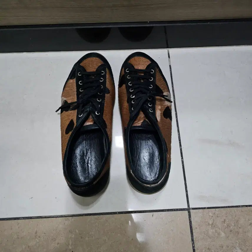 [BUNJANG] Burberry Heart Print Pony Hair Sneakers / [버버리] 하트프린트 송치 스니커즈_37