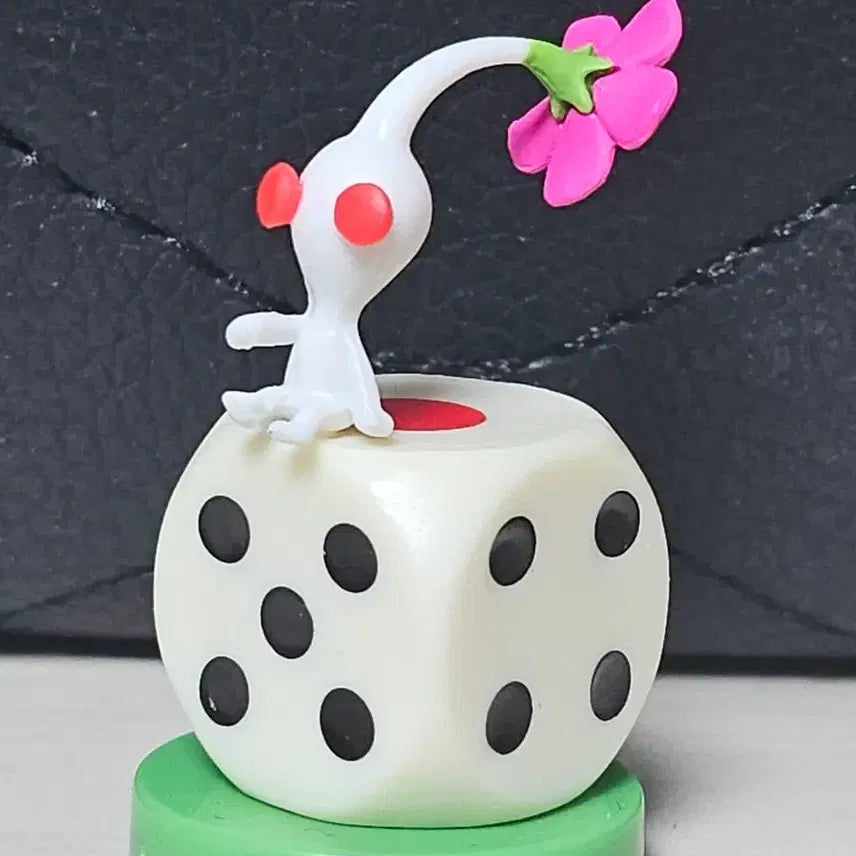 [BUNJANG] Pikmin White Pikmin Figure / 피크민 초코에그 하양피크민 피규어