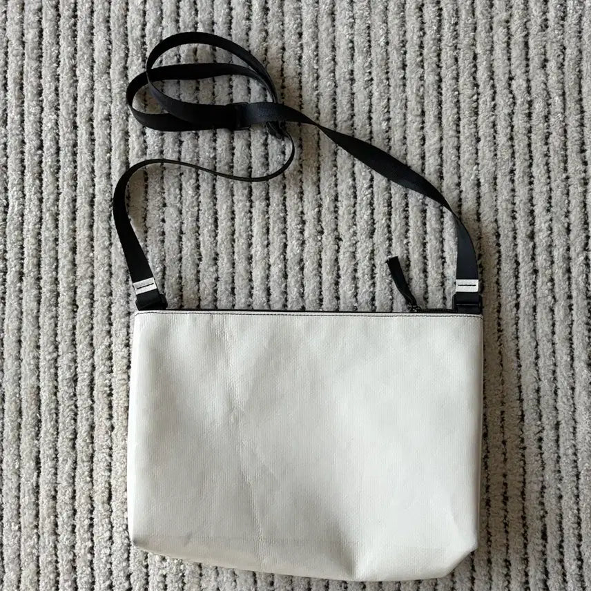 [BUNJANG] FREITAG LOU White Bag / FREITAG 프라이탁 LOU 루 올흰 가방 [택x]