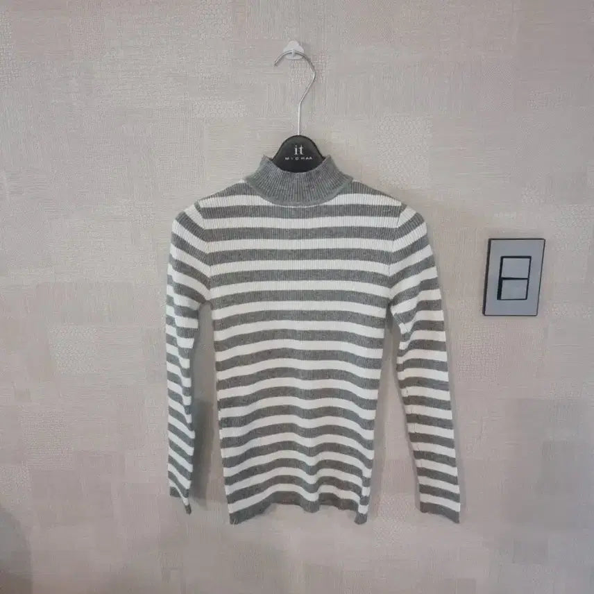 [SOLD OUT] 스트라이프 골지 목폴라 니트S