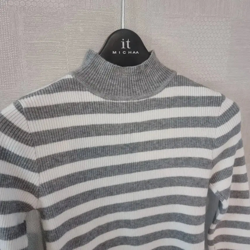 [SOLD OUT] 스트라이프 골지 목폴라 니트S