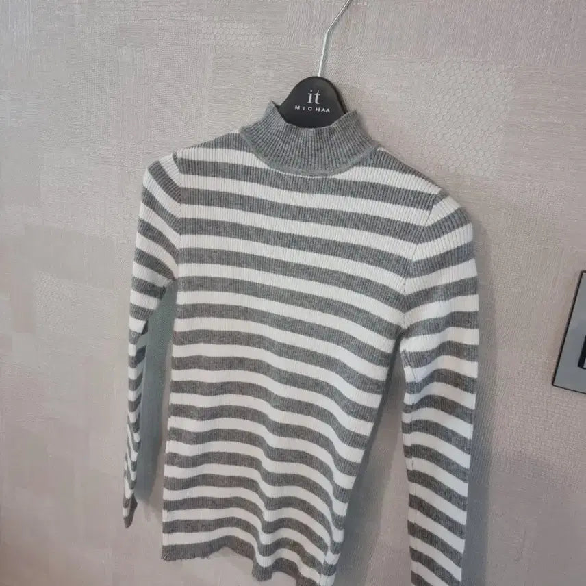 [SOLD OUT] 스트라이프 골지 목폴라 니트S
