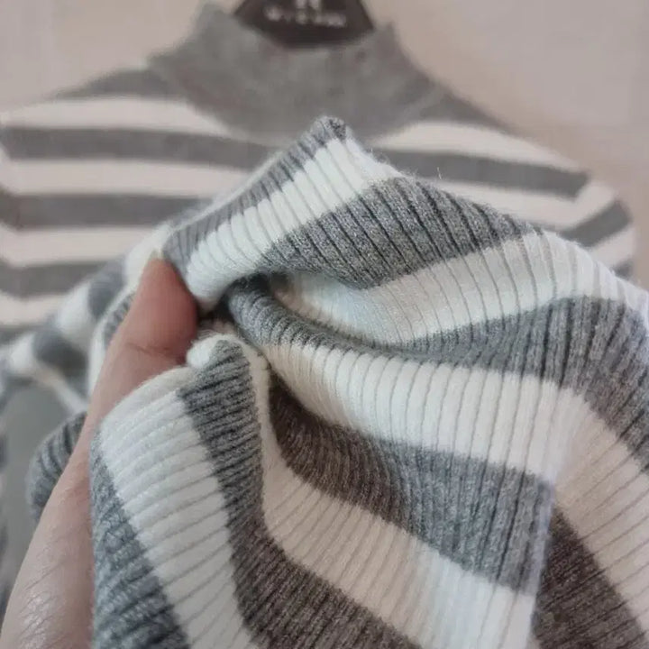 [SOLD OUT] 스트라이프 골지 목폴라 니트S