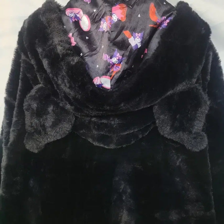 [BUNJANG] Kuromi Hooded Fur Zip-up Jacket / 쿠로미 후드 퍼 집업
