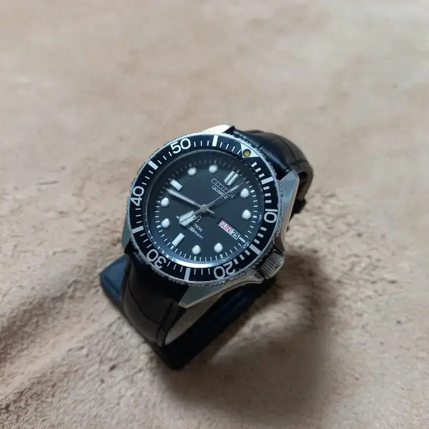 [BUNJANG] Citizen 80's Quartz Diver Black Dial Leather Watch / 시티즌 80's 쿼츠 다이버 흑판 가죽 시계(오버홀 제품)