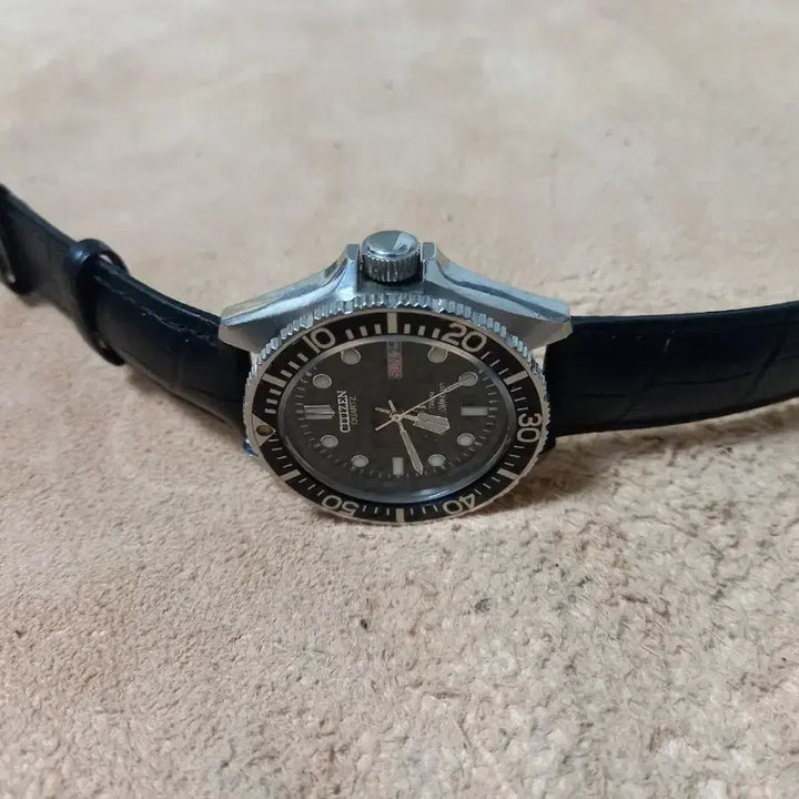 [BUNJANG] Citizen 80's Quartz Diver Black Dial Leather Watch / 시티즌 80's 쿼츠 다이버 흑판 가죽 시계(오버홀 제품)