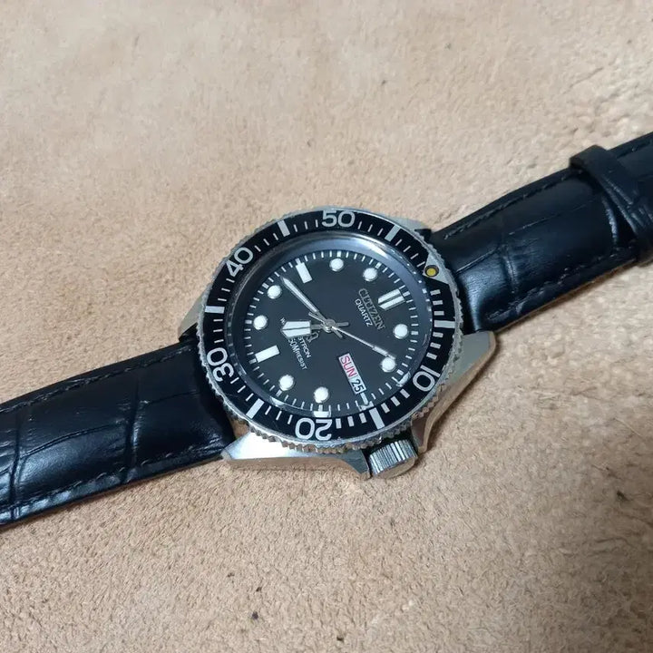 [BUNJANG] Citizen 80's Quartz Diver Black Dial Leather Watch / 시티즌 80's 쿼츠 다이버 흑판 가죽 시계(오버홀 제품)