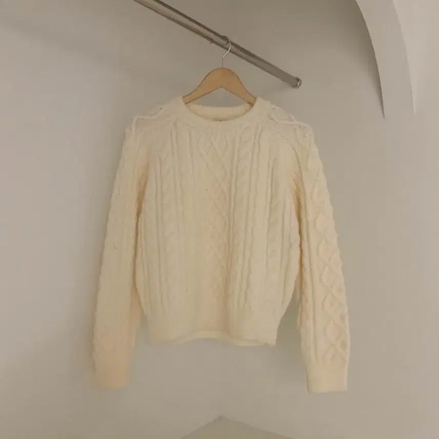 [BUNJANG] Sting Twist Knit / 니어웨어 (unusually) sting twist knit 꽈배기니트