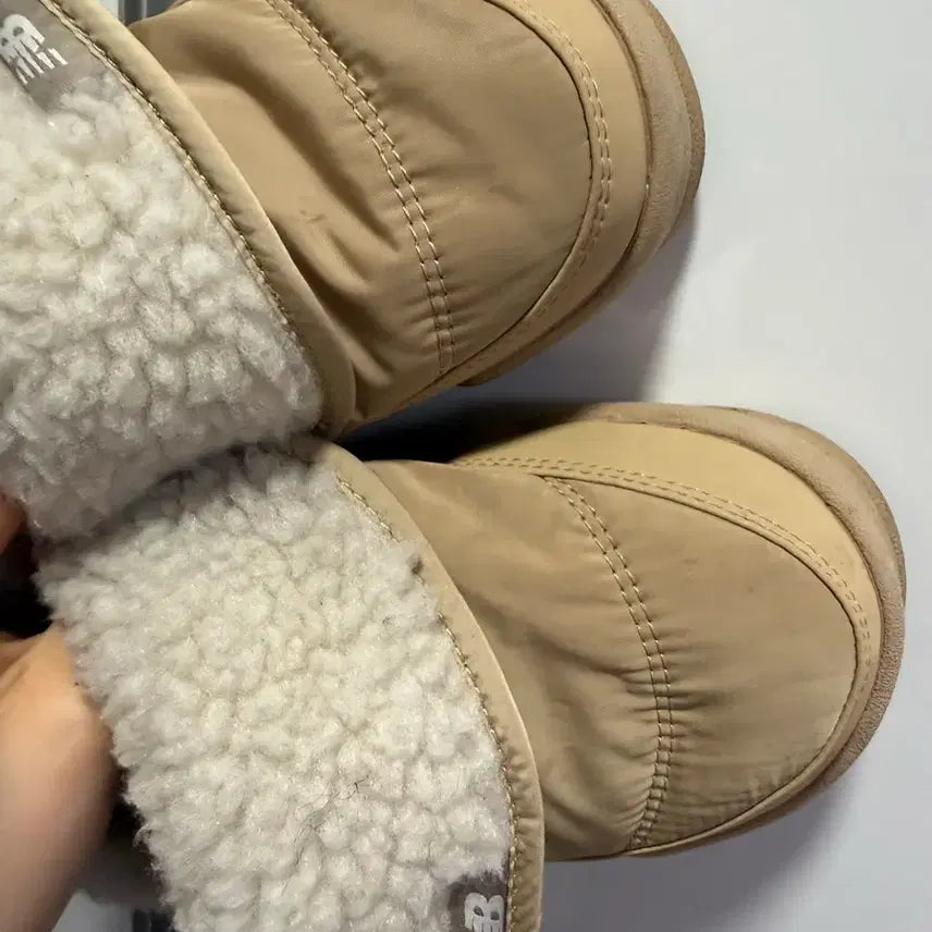 [BUNJANG] New Balance Padded Slippers 230 / 뉴발란스 패딩 슬리퍼 뽀글이 슬리퍼 230