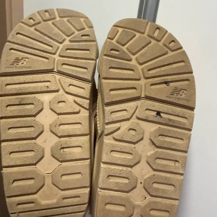 [BUNJANG] New Balance Padded Slippers 230 / 뉴발란스 패딩 슬리퍼 뽀글이 슬리퍼 230