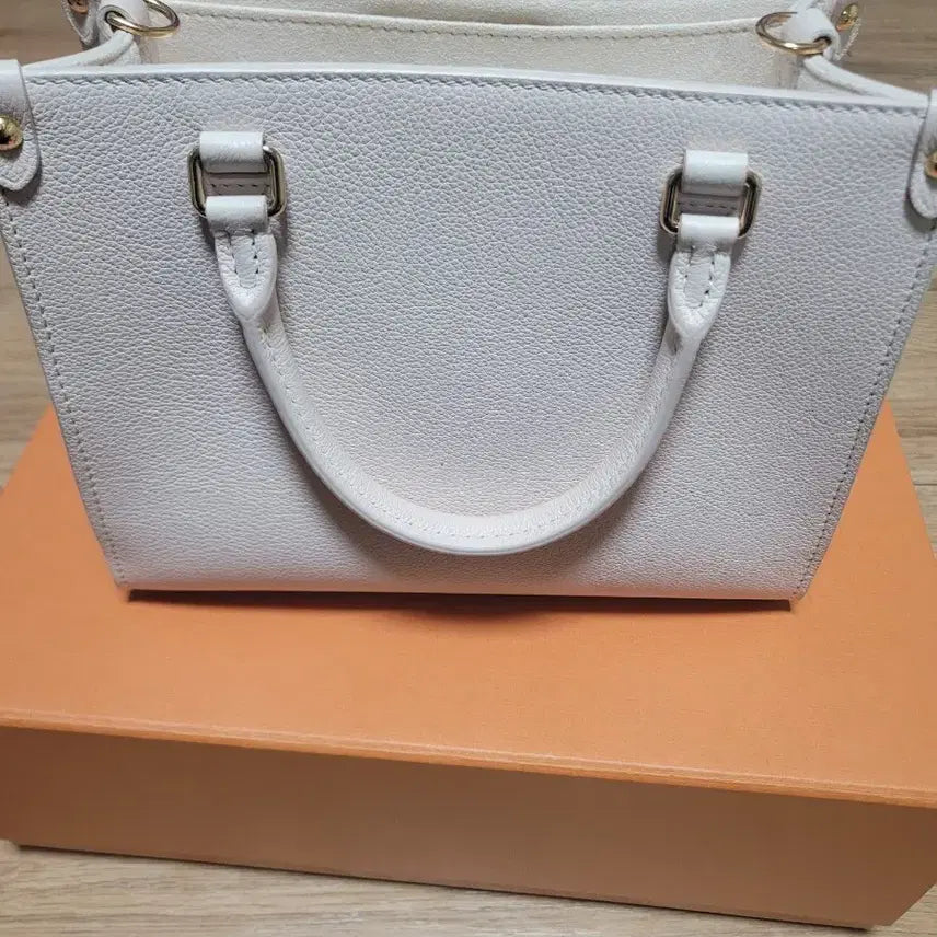 [BUNJANG] Louis Vuitton Lockme Go Handbag / 신상 루이비통 락앤고