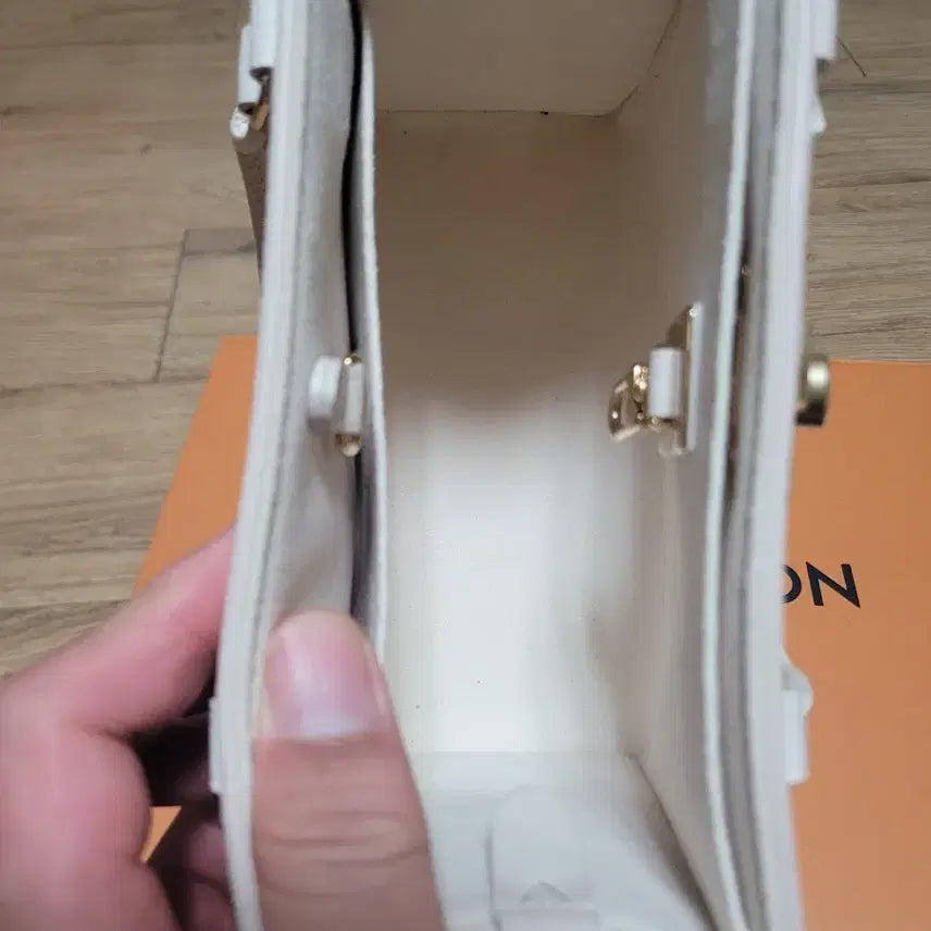 [BUNJANG] Louis Vuitton Lockme Go Handbag / 신상 루이비통 락앤고