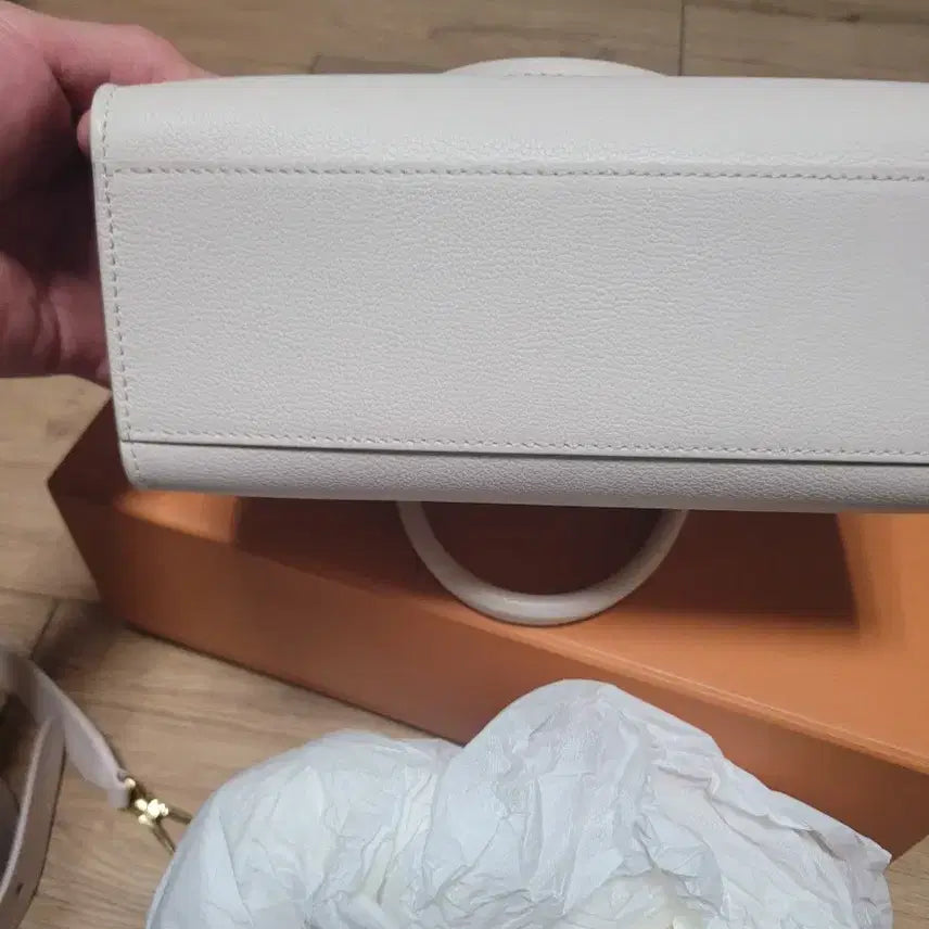 [BUNJANG] Louis Vuitton Lockme Go Handbag / 신상 루이비통 락앤고