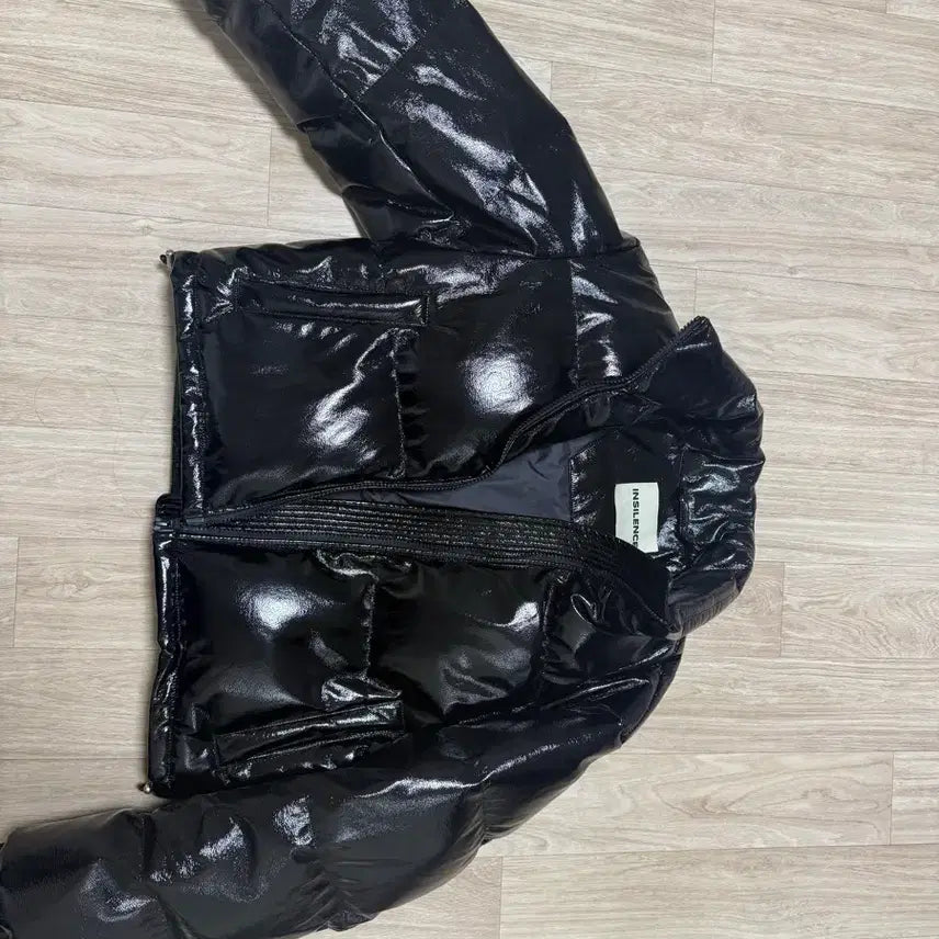 [BUNJANG] In Silence Woman Glossy Padded Jacket / 인사일런스우먼 글로시 패딩