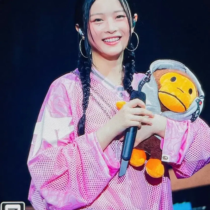 [BUNJANG] BAPE Hanni First Camo Baby Milo Plush Backpack / (뉴진스 하니 착용) 베이프 퍼스트 카모 베이비 마일로 플러시 인형 백팩