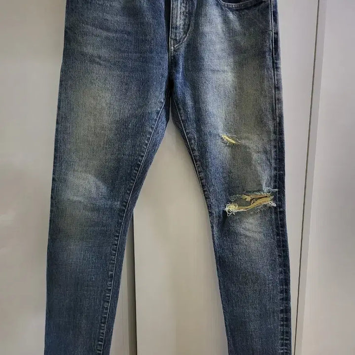 [BUNJANG] Saint Laurent 16SS Mid-Wash Distressed Jeans / 생로랑 16ss 중청 디스진