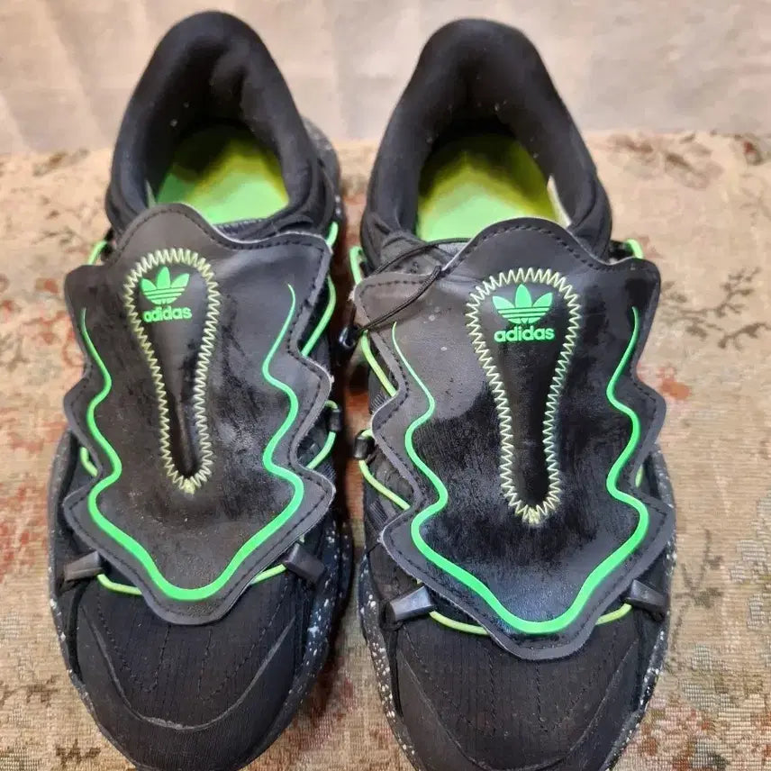 [BUNJANG] Adidas Black/Green Sneakers / 아디다스 블랙/그린 운동화