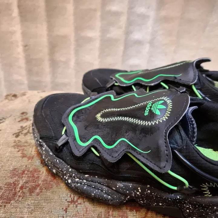 [BUNJANG] Adidas Black/Green Sneakers / 아디다스 블랙/그린 운동화
