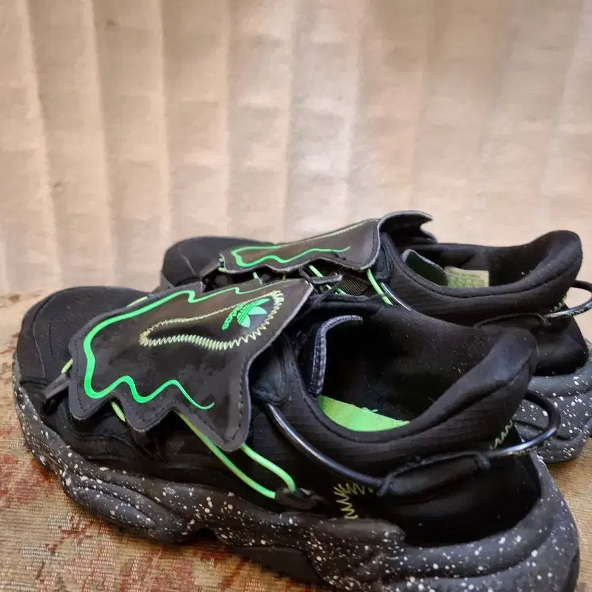 [BUNJANG] Adidas Black/Green Sneakers / 아디다스 블랙/그린 운동화