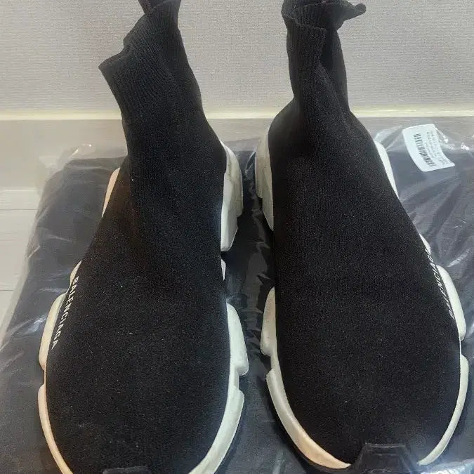 [BUNJANG] Balenciaga Speedrunner Size 42 Sneakers / 발렌시아가 스피드러너 42사이즈