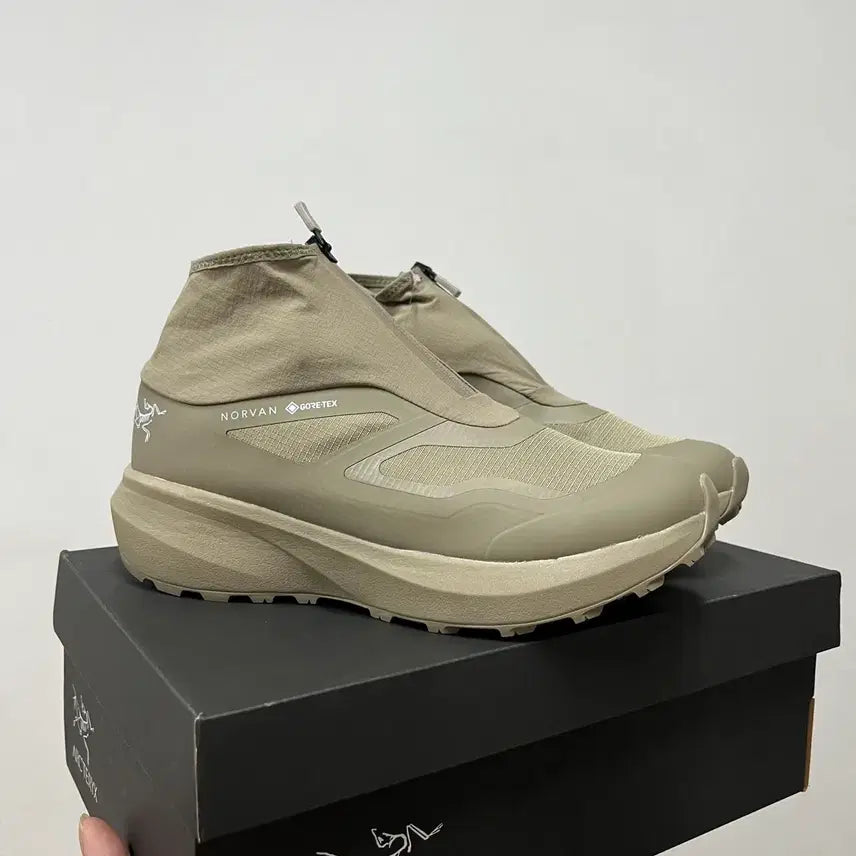 [BUNJANG] Arc'teryx High-Top Leather Sneakers / 아크테릭스 하이탑 가죽 스니커즈 남녀공용 통기 미끄럼방지 운동화