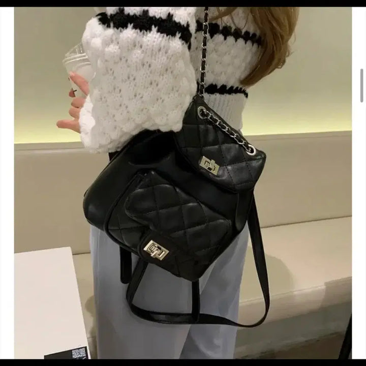 [BUNJANG] Quilted Backpack Shoulder Bag Tote Bag / 포켓 체인 퀼팅백 퀼팅백팩 고퀄리티 페미닌백팩 숄더백 도트백 사계절가방