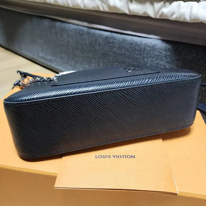 [BUNJANG] Louis Vuitton Marelle Epi Shoulder Bag / 루이비통 마렐 에피 숄더백