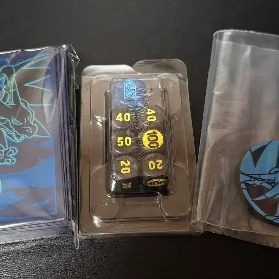 [BUNJANG] Pokemon Charizard Sleeve, Dice, and Coin Bundle / 포켓몬카드 미사용 리자몽 슬리브, 주사위, 코인 일괄