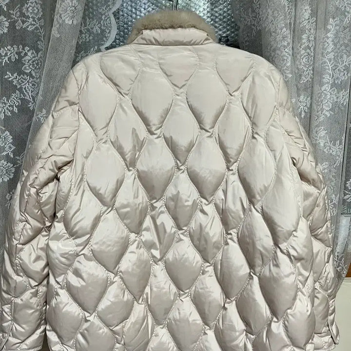 [BUNJANG] ESSICH Ivory Quilted Fur Down Padded Jacket / 아이보리 퀼팅 퍼 패딩
