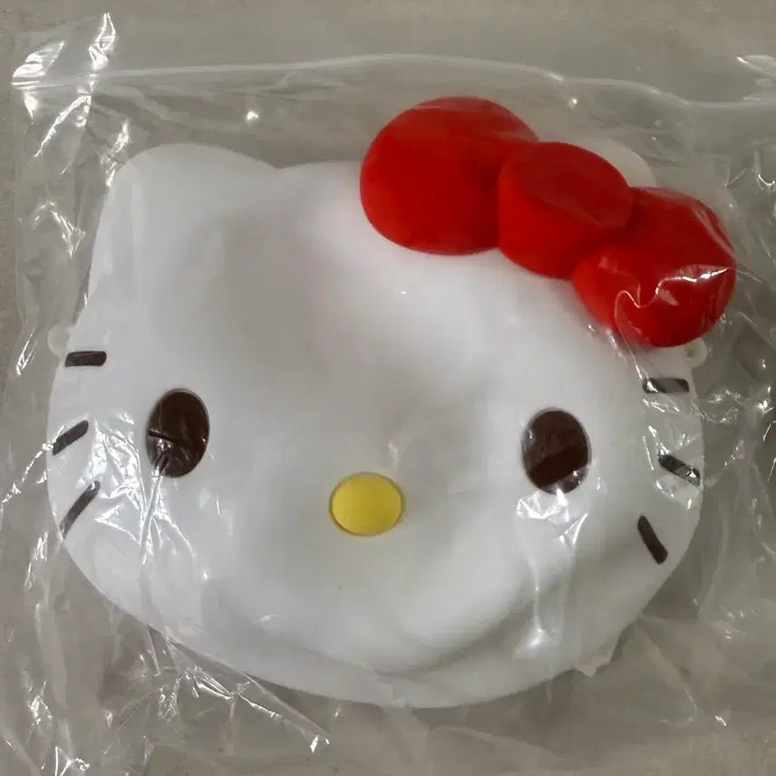 [SOLD OUT] 헬로키티 얼굴 실리콘 크로스 가방 팝니다