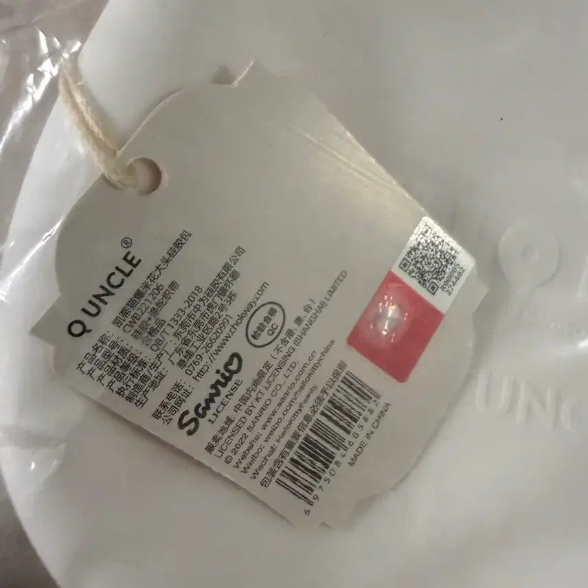 [SOLD OUT] 헬로키티 얼굴 실리콘 크로스 가방 팝니다