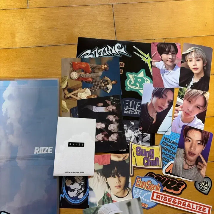 라이즈 라이징 미니1집 앨범 판매 합니다!!(포카 5장 앤톤 제외)