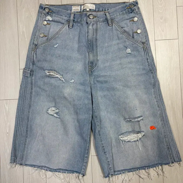 [BUNJANG] Levi's Bermuda Shorts / ERL 리바이스 버뮤다 쇼츠 반바지