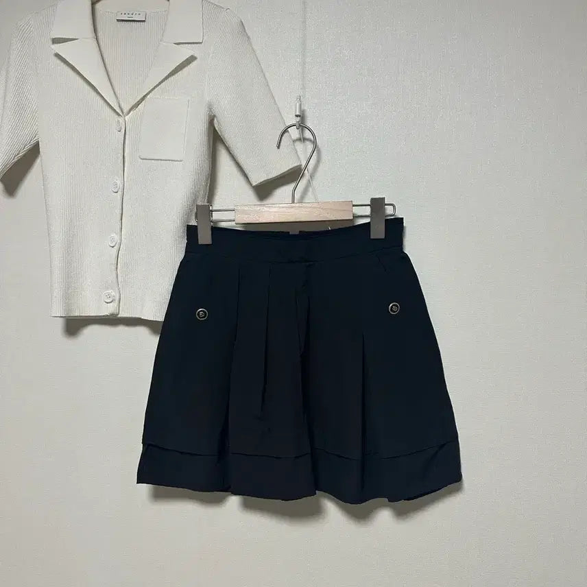 [BUNJANG] SJSJ Mini Two-Tuck Skirt / SJSJ 23 바스락 투턱 미니스커트