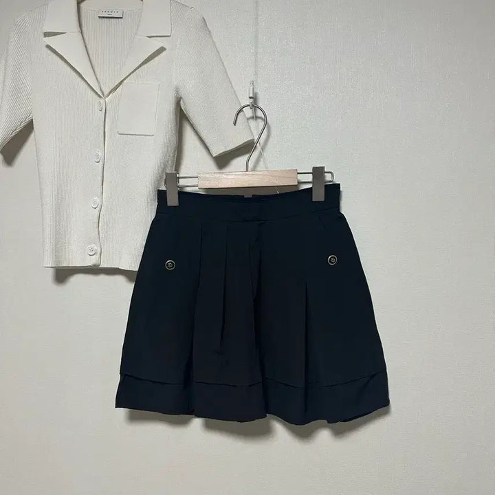 [BUNJANG] SJSJ Mini Two-Tuck Skirt / SJSJ 23 바스락 투턱 미니스커트
