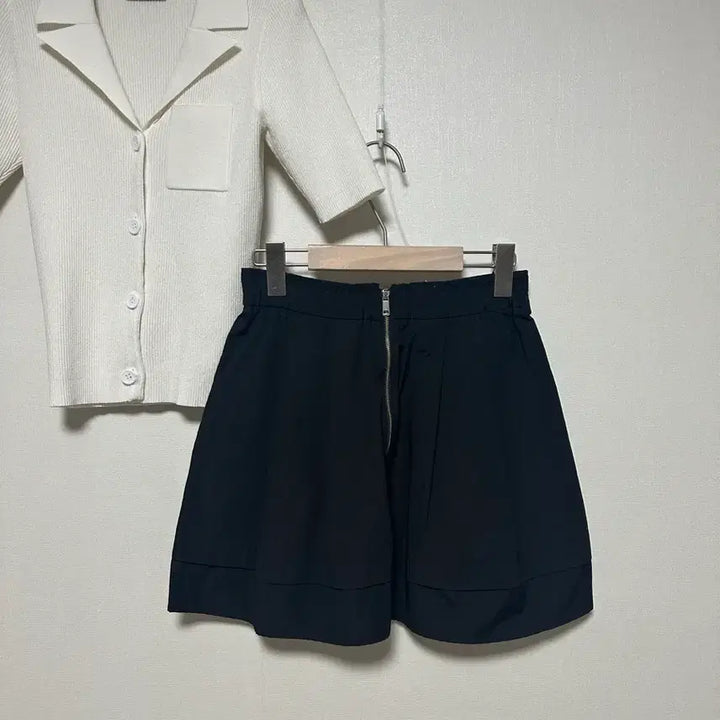 [BUNJANG] SJSJ Mini Two-Tuck Skirt / SJSJ 23 바스락 투턱 미니스커트