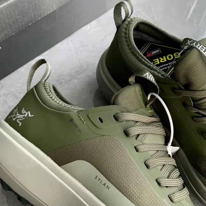 [BUNJANG] Arc'teryx High Cut Leather Sneakers / 아크테릭스 하이 컷 가죽 스니커즈 남녀공용 통기 미끄럼방지 카키 블랙