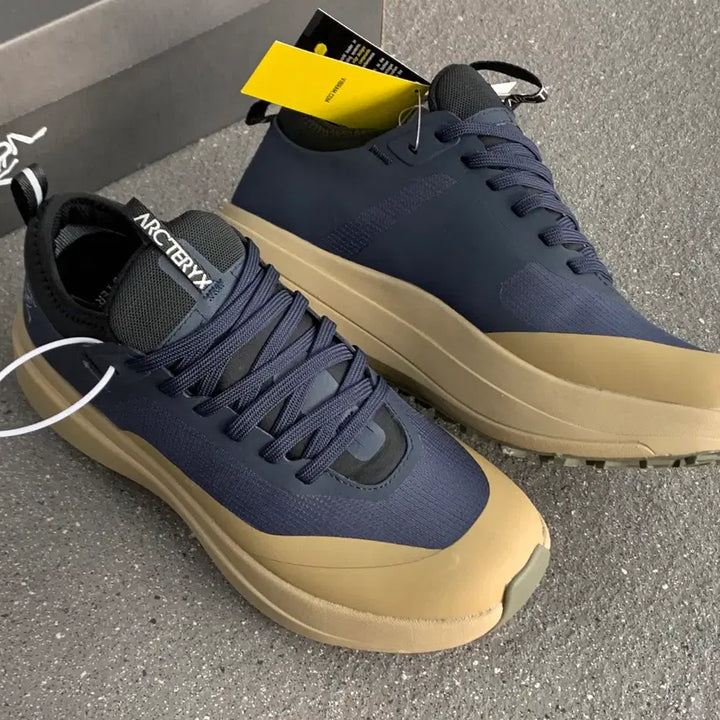 [BUNJANG] Arc'teryx High Cut Leather Sneakers / 아크테릭스 하이 컷 가죽 스니커즈 남녀공용 통기 미끄럼방지 카키 블랙