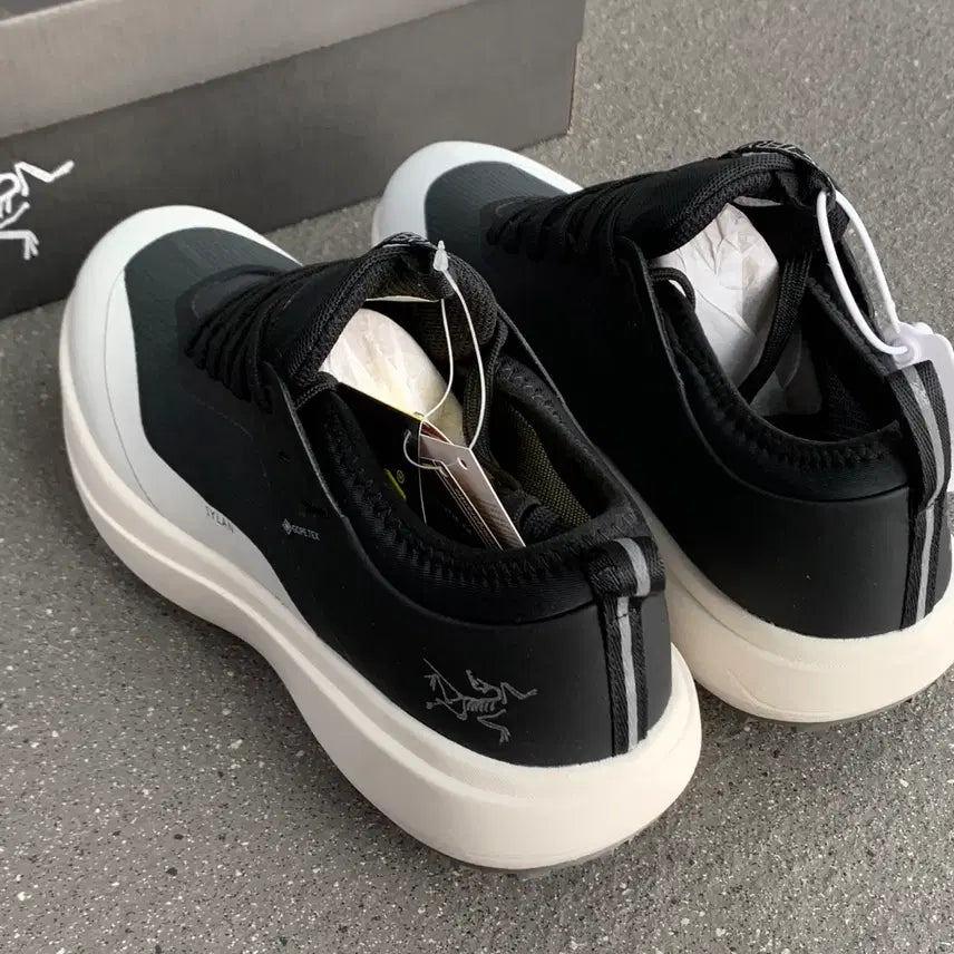 [BUNJANG] Arc'teryx High Cut Leather Sneakers / 아크테릭스 하이 컷 가죽 스니커즈 남녀공용 통기 미끄럼방지 카키 블랙