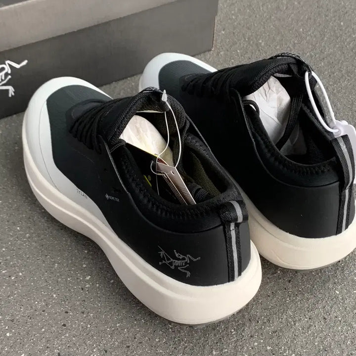 [BUNJANG] Arc'teryx High Cut Leather Sneakers / 아크테릭스 하이 컷 가죽 스니커즈 남녀공용 통기 미끄럼방지 카키 블랙