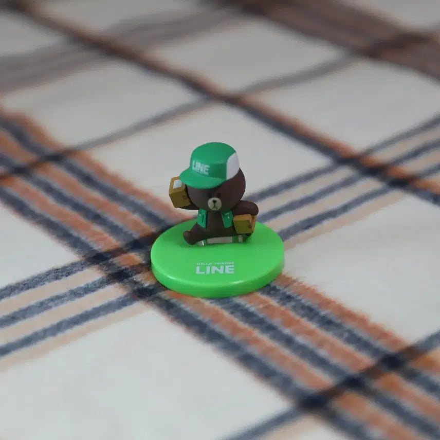 [BUNJANG] Line Friends Brown Delivery Figure / [라인프렌즈] 배달의 브라운 피규어